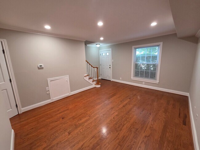 Building Photo - 122 Wellington Terrace