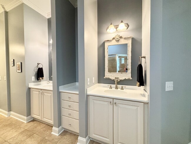 Building Photo - 3 Bedroom Townhouse W/ Sunset Water Views!