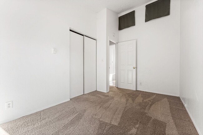 Building Photo - Great location near City Park!