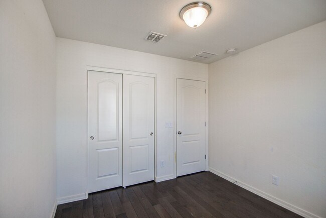 Building Photo - Cooley Station Stunning 3 bedroom!