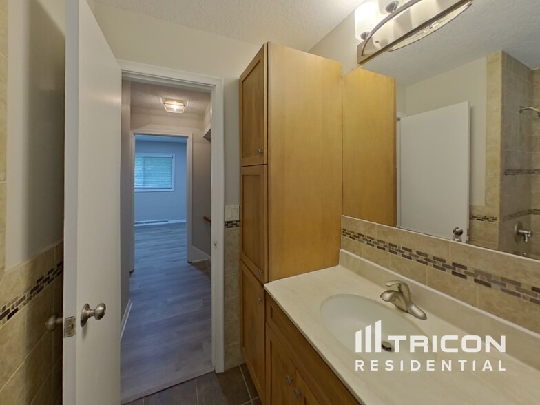 Building Photo - 3607 Robinwood Terrace