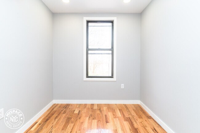 Building Photo - 2289 Pacific St