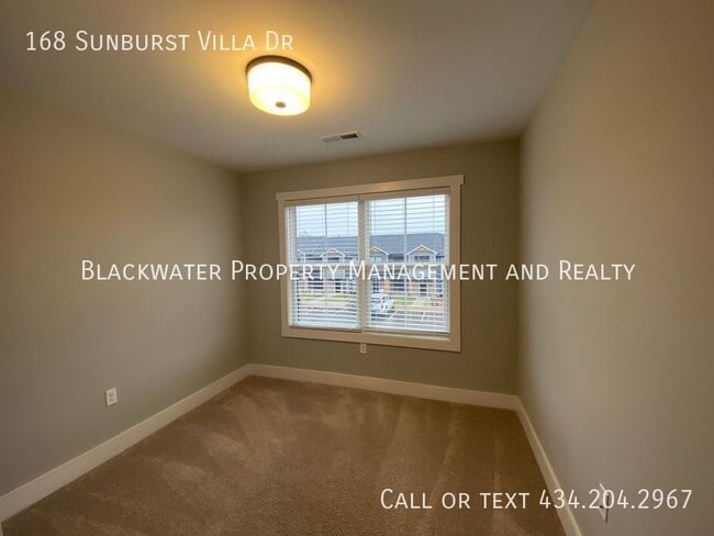 Building Photo - 168 Sunburst Villa Dr