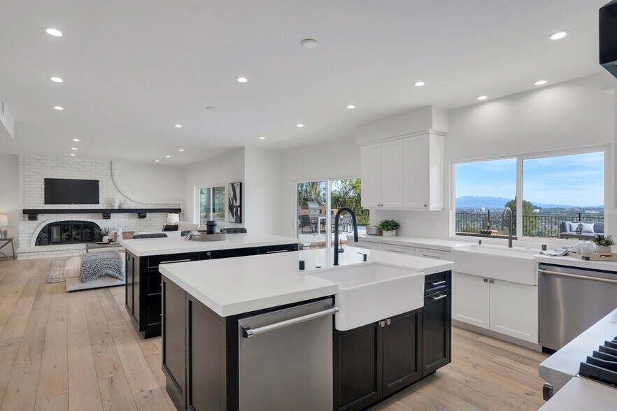 Building Photo - 5952 Woodland View Dr