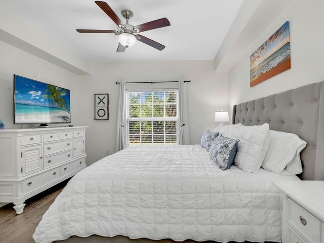 Building Photo - Seasonal 3-Bed First Floor Condo Rental in the Heart of Naples