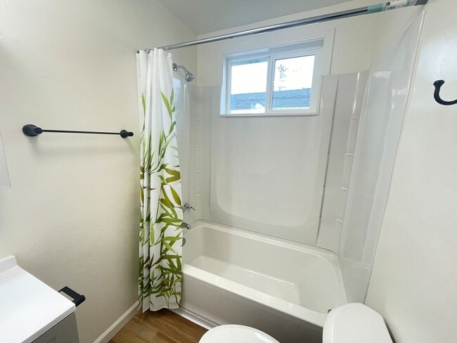 Building Photo - Charming Detached Studio Home in McKinleyville