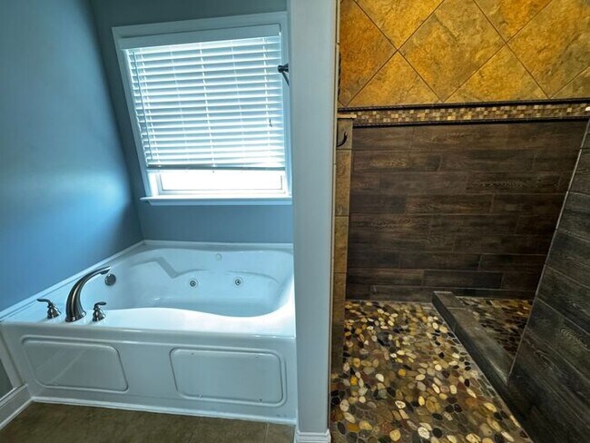 Building Photo - Near Redstone Arsenal Gate 1 with fence, storm shelter and AMAZING spa shower in primary suite