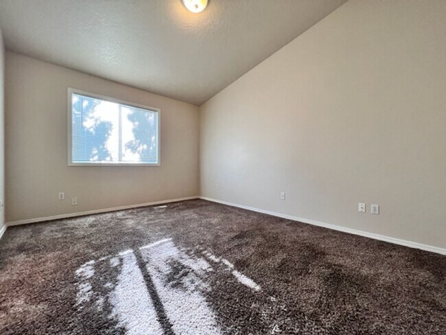 Building Photo - 3137 W Pudu St