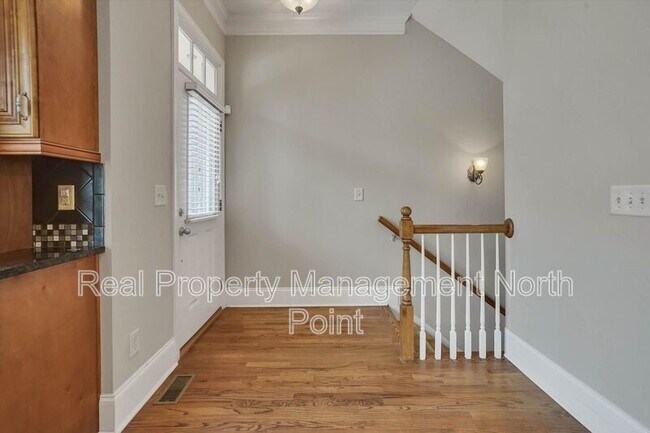 Building Photo - 3026 Eltham Pl