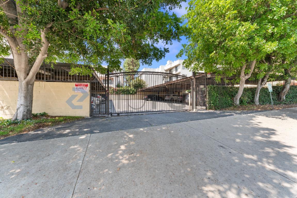 Building Photo - 5257 Radford Ave