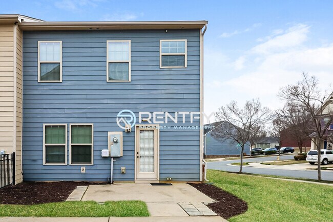 Building Photo - 3303 Major Samuals Way