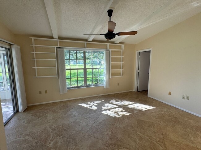 Building Photo - 3966 Oakhurst Blvd