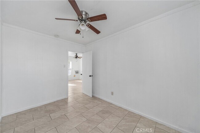 Building Photo - 1127 E 67th St