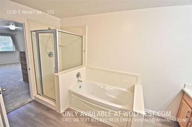 Building Photo - 1230 Privet Dr