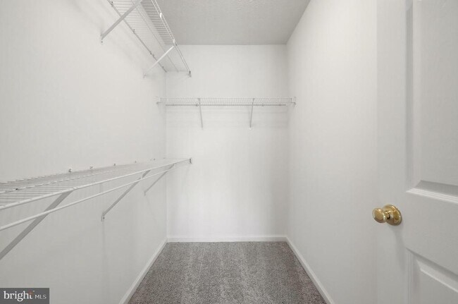 Building Photo - 2068 Stoneleigh Dr