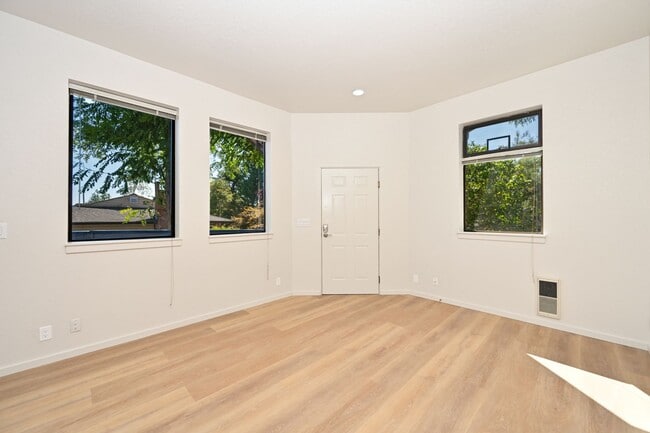 Building Photo - Welcome Home to Terrace View!