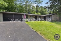 Building Photo - 3040 E Lincolnshire Blvd