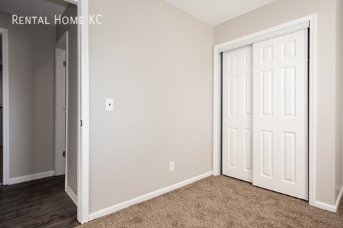 Building Photo - Roomy 3-bed/2-bath Duplex w/Fin Bsmt, fenc...