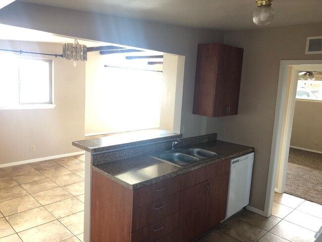 Building Photo - 9542 Lindsey Dr