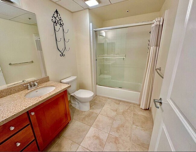 Building Photo - Turn Key Furnished 1 BR, 1 BA with Secure ...