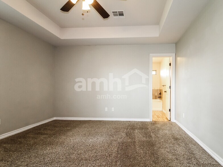Building Photo - 14500 Sylena Way