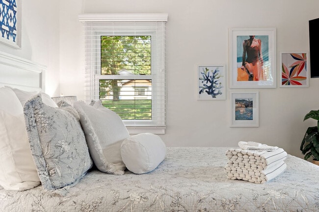 Building Photo - 17035 9th Ave N