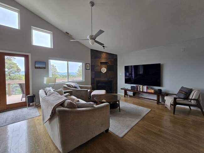Building Photo - Beautiful Quemazon Home (5085 Alegria)