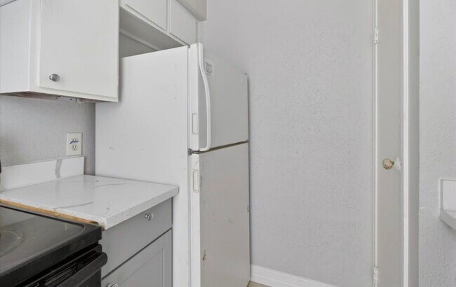 Building Photo - 12500 Sandpiper Dr