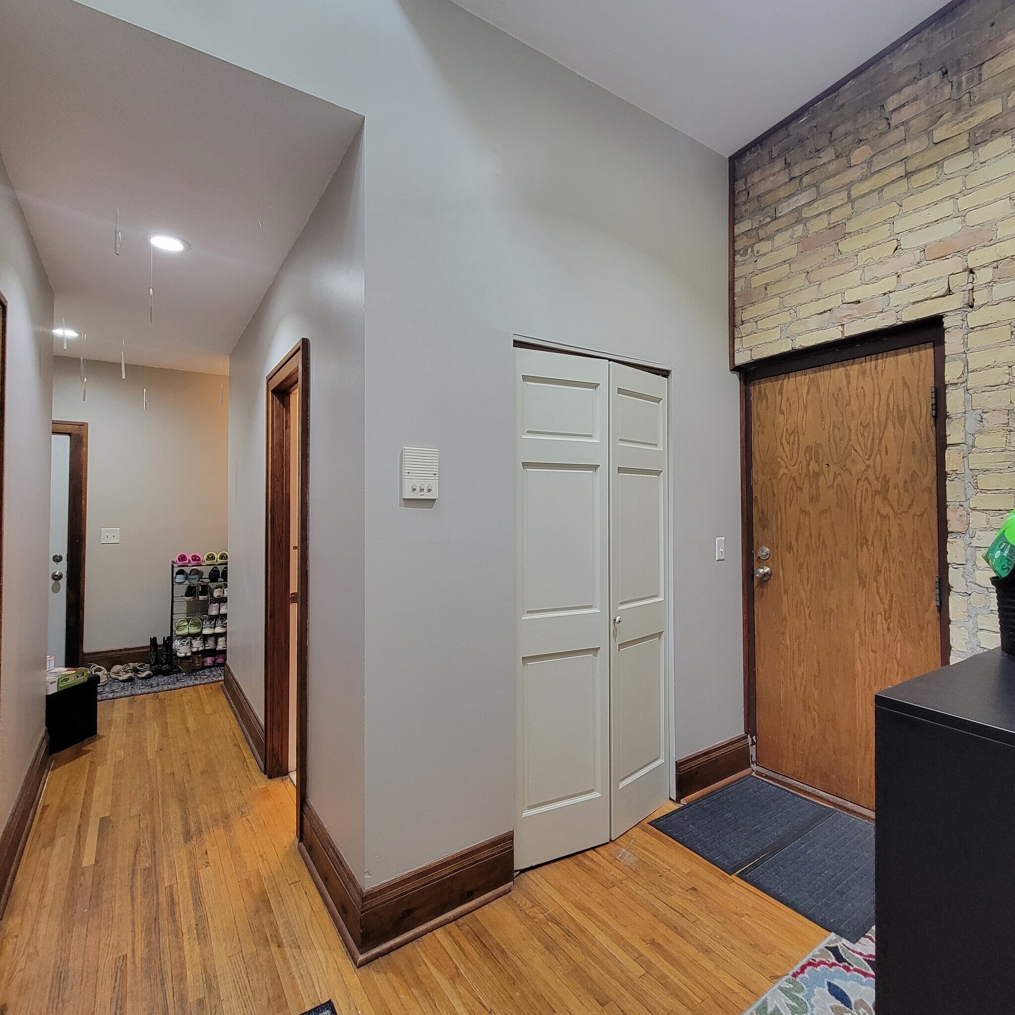 Building Photo - 326 E 18th St