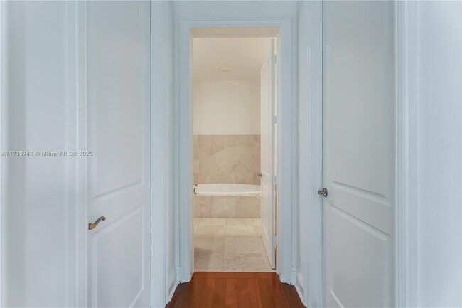 Building Photo - 10155 SW 75th Pl