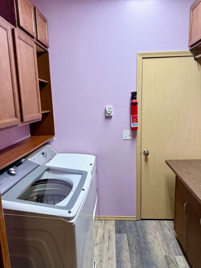 Building Photo - Beautiful house in Maple View Meadows.