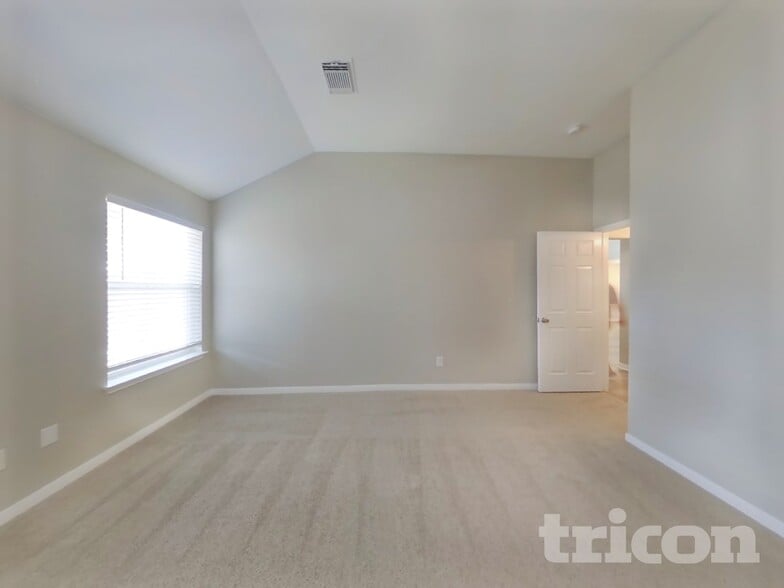 Building Photo - 352 Meadow Park