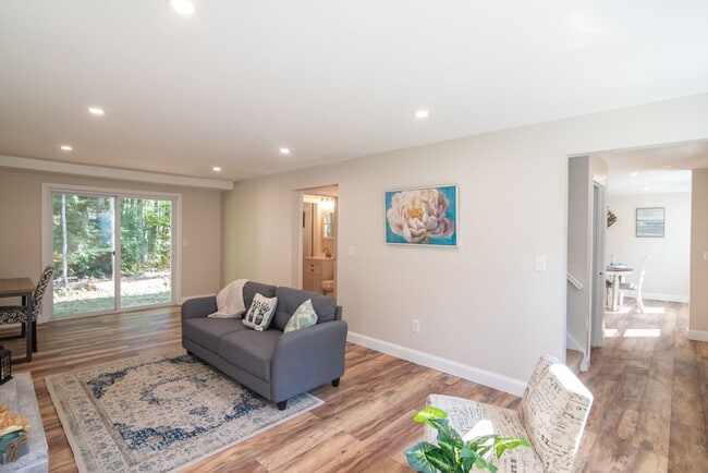 Building Photo - 11 Chatham St