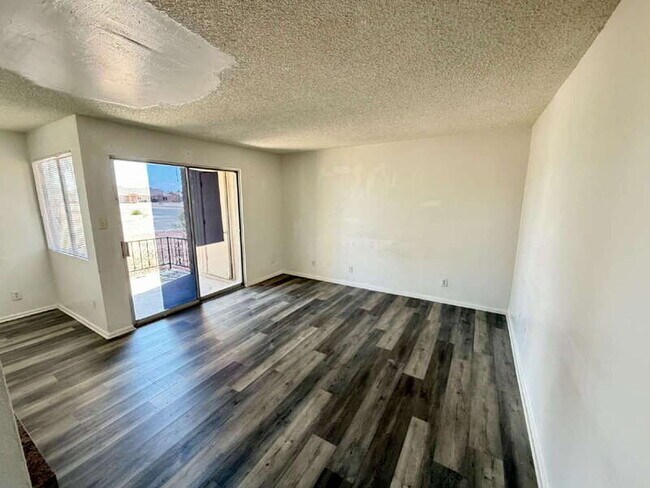 Building Photo - 10660 W Concordia Dr