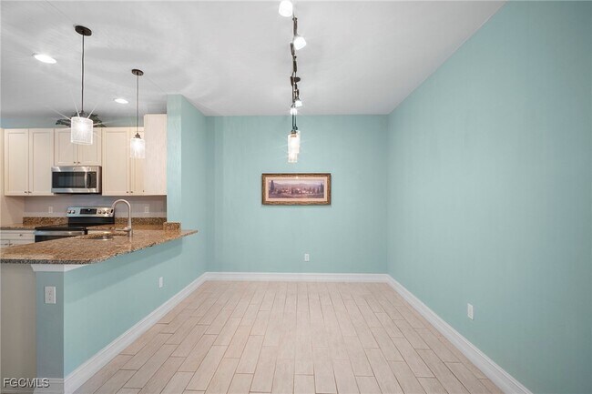 Building Photo - 15820 Portofino Springs Blvd