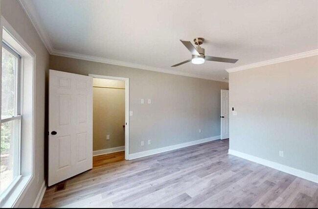 Building Photo - 3345 Flowers Dr