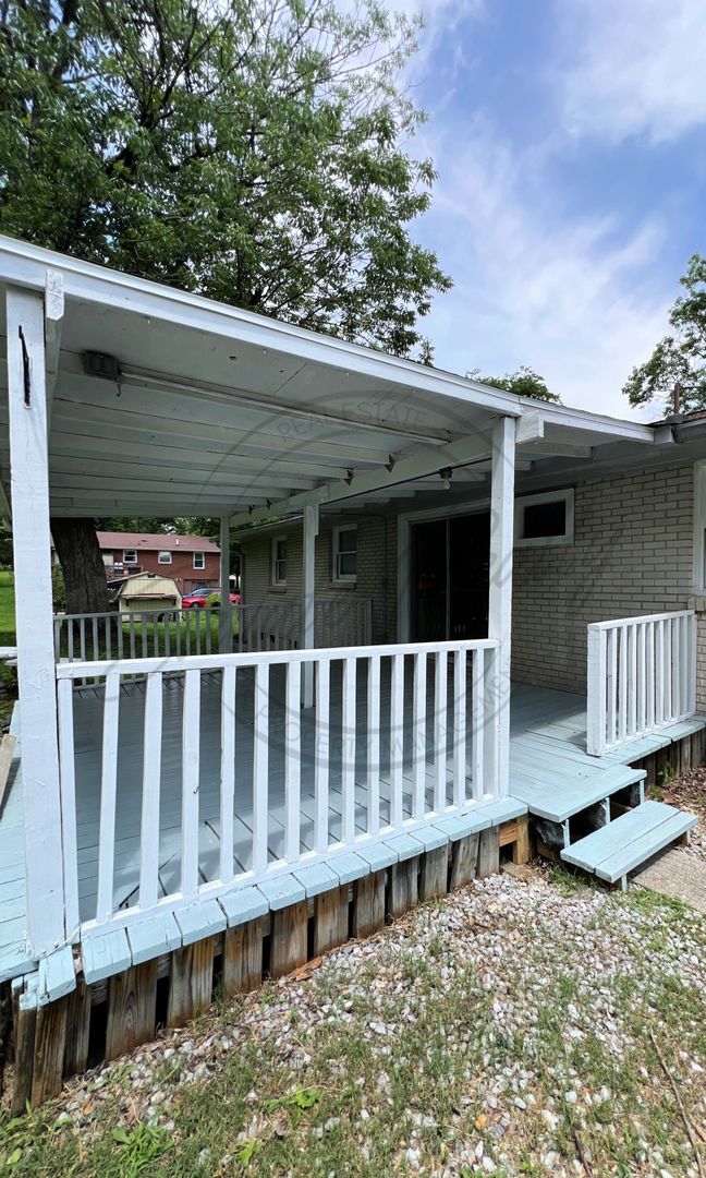 Building Photo - All Brick, 3 Bedroom Ranch in Hendersonvil...