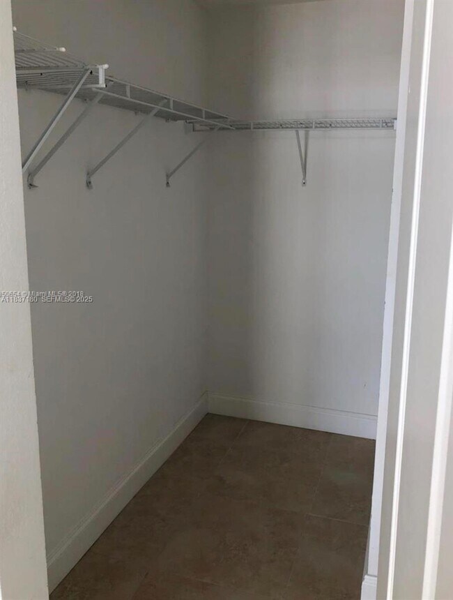 Building Photo - 520 NE 29th St