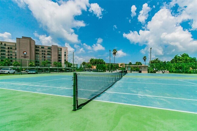 Building Photo - 7400 Sun Island Dr S