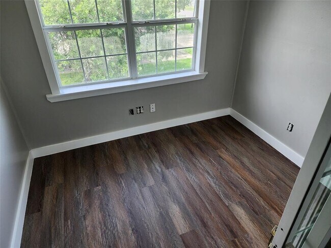 Building Photo - 1010 22nd St