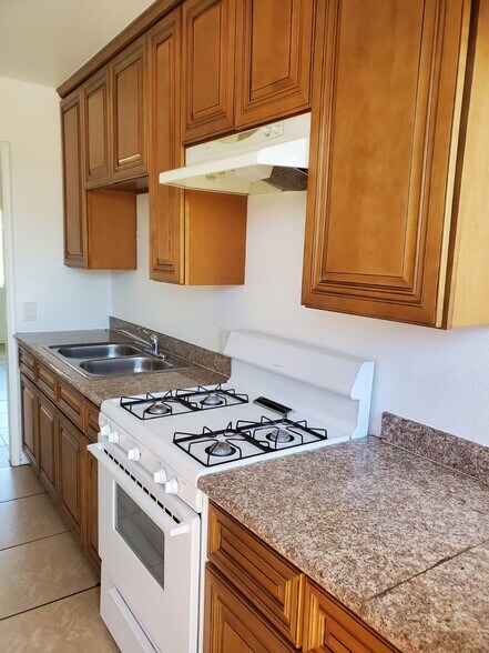 Building Photo - 413 W Ramona Dr