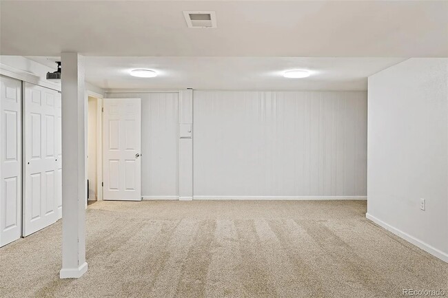 Building Photo - Gorgeous 4 bedroom modern home in Holly Hills