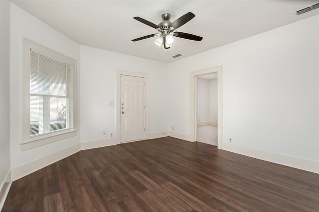 Building Photo - 316 W Avenue A