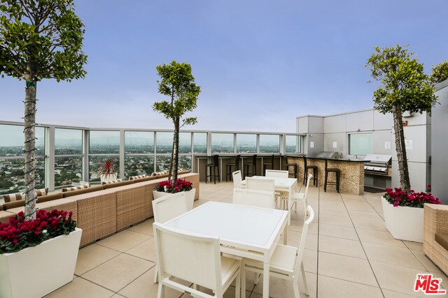 Building Photo - 13700 Marina Pointe Dr