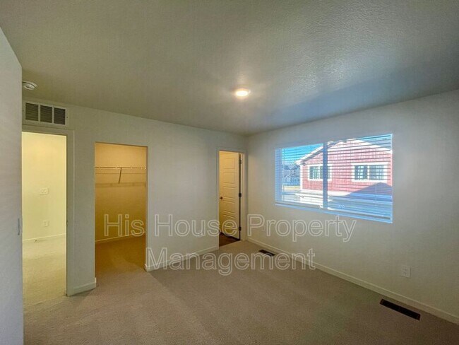 Building Photo - 299 Condor Wy