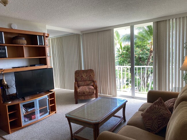 Building Photo - Makaha Valley Towers - One Bedroom