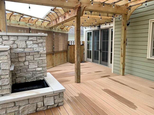 Building Photo - 131 Montgomery Ln