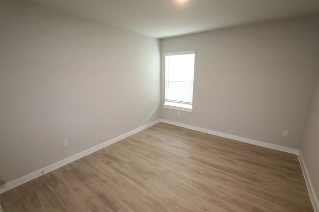 Building Photo - 4961 Perennial Ln