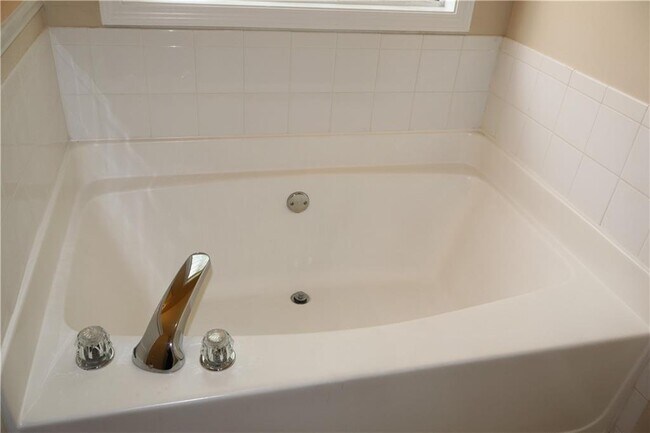Building Photo - 176 Rivergate Ct