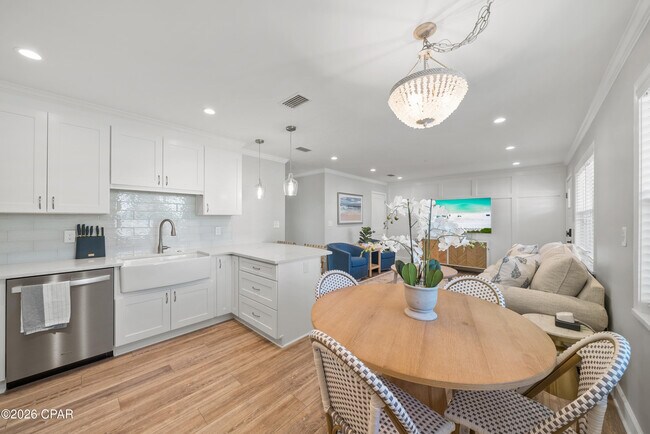 Building Photo - 121 Lakeside Cir